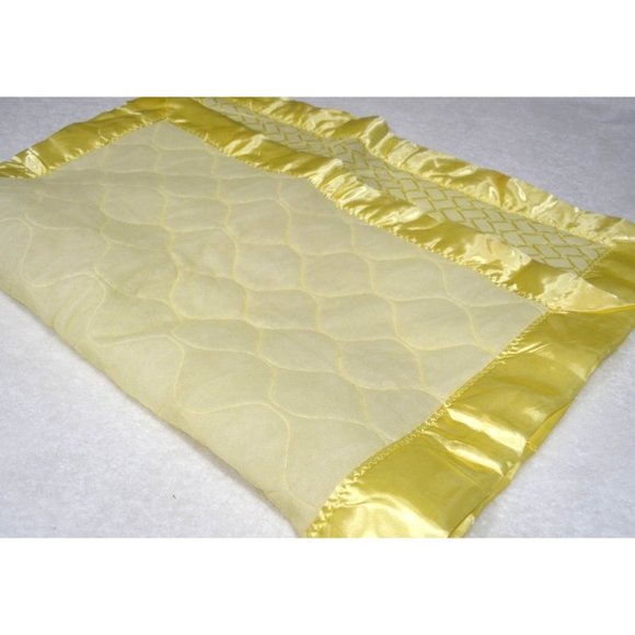 Vintage MCM Acrylic Baby Blanket, Yellow, Satin Trim, 35in x 48in nursery crib - Picture 3 of 7